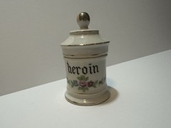 Vintage Porcelain Heroin Apothecary Pharmacy Drug Store Jar Lid Floral 3.75 in