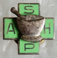 pHARMACISTS AMERICAN SOCIETY HEALTH JEWELRY & DRUGGIST BOTTLE MEDICINE neocurio