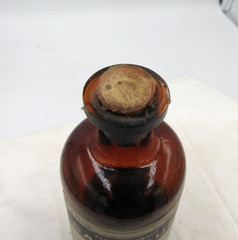 BW – 1910’s Parke, Davis & CO Detroit, Mich Capsicum Amber Medicine bottle