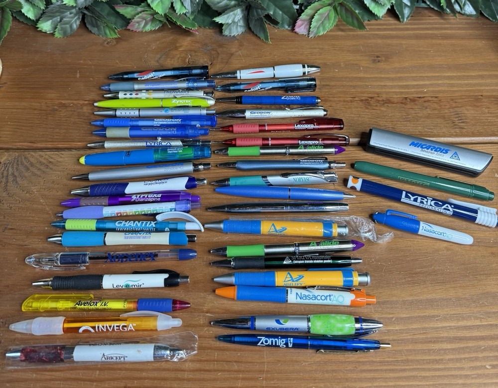 Lot 38 Pharmaceutical Advertising Pens Lyrica Zyprexa Geodon + 3 Pen Lights