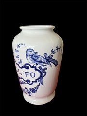 VINTAGE LILLY BLUE WHITE CERAMIC PHARMACY APOTHECARY JAR VASE U:CAELFUL:FO