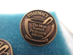 Vintage Schering Laboratories Pharmacy Cuff Links „Most Trusted Profession“