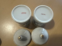 2 Vintage Porcelain APOTHECARY JARS with Lids „VITAMIN“ 3.75″ x 2.25″