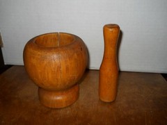Vintage wooden pestle and mortar – 5 inches tall