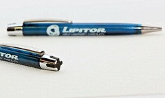 Drug Rep Pens 3 ( Lipitor ) Translucent Blues Metal and Plastic New