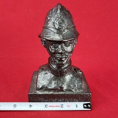 VINTAGE 1977 THE OXFORD BOBBY BOOKEND BUST BRITISH ENGLAND BRISTOL LABORATORIES