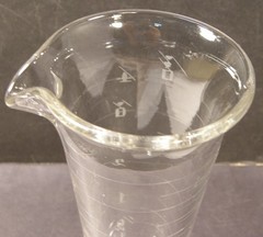 VINTAGE GLASCO CLEAR GLASS ETCHED FOOTED MEASURING POURING BEAKER APOTHECARY LAB