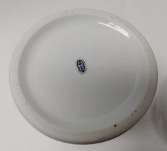 VTG CORICIDIN D WHITE PORCELAIN PHARMACY JAR CONTAINER LID GOLD TRIM CREST