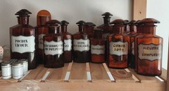 A LOT OF FOUR WT&CO AMBER PHARMACY BOTTLES! GLASS LABEL