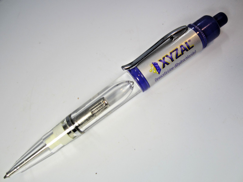 XYZAL Drug Rep Ink PEN Light Purple or Yellow Collectible Pharmaceutical Medical