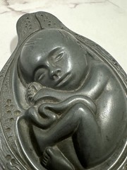 VINTAGE MEDICAL PHARMACEUTICAL PARKE-DAVIS FETAL PEWTER PAPERWEIGHT CA. 1950’s