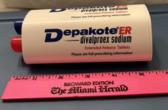 VTG DEPAKOTE ER PAPERWEIGHT HOLDS # 2 MARKERS included PHARMA REP LOGO NEW