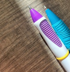 Set of 2 Drug Rep Pens – Lipitor – Pristiq – both discontinued- pharmaceutical