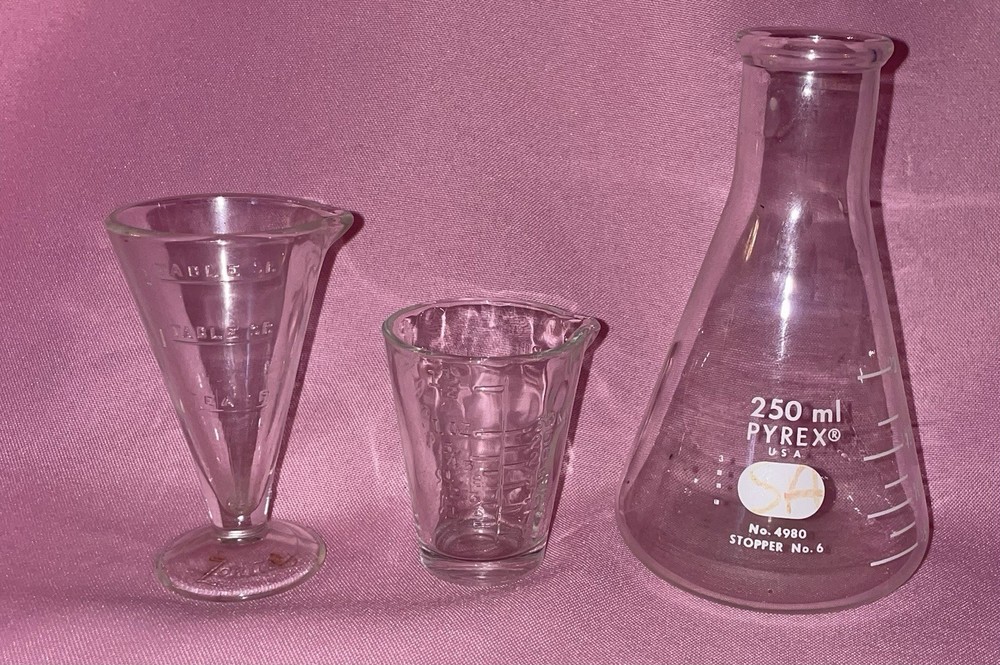 3 Vintage Glass Measures Zonite 2 Tablespoon Apothecary Spout & Footed Beaker +