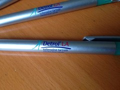 Lot of 25 Detrol LA SILVER/GREEN Drug Rep Ball Point Pen – SLEEK SMOOTH COOL