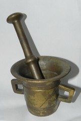 19TH CENTURY CIVIL WAR era BRASS APOTHECARY MORTAR & PESTLE w/SQUARE HANDLES.