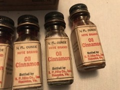6 Original Vintage HITE BRAND Oil Cassia Cinnamon Full Bottles In Original Box