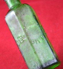 ANTIQUE OLD POISON GERMAN BOTTLE GREEN GLASS DEATH HEAD SKULL CROSSBONES Rare
