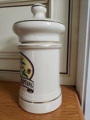 RARE~VINTAGE CERAMIC HERBS APOTHECARY JAR CANISTER MEDICAL POTNETLLIAS REPTANS