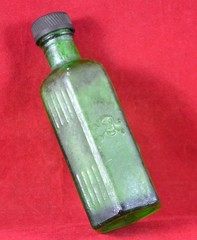 ANTIQUE OLD POISON GERMAN BOTTLE GREEN GLASS DEATH HEAD SKULL CROSSBONES Rare