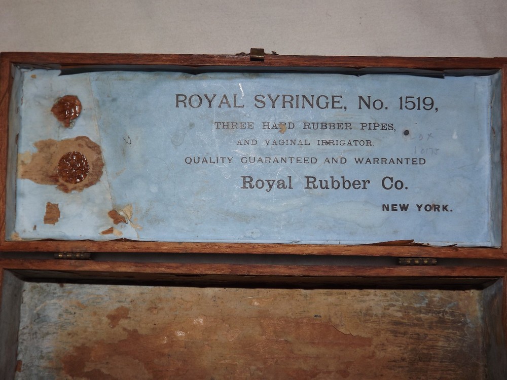 VINTAGE MEDICINE ROYAL SYRINGE RUBBER CO PIPES VAGINAL IRRIGATOR WOOD BOX