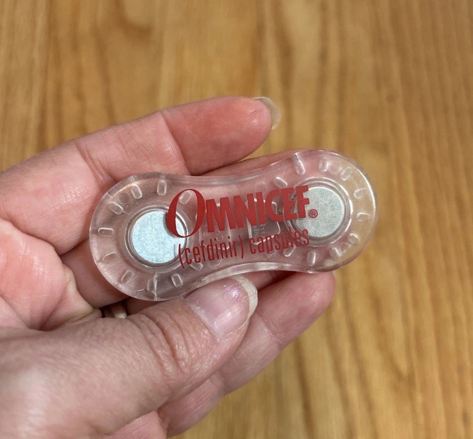 Rare Omnicef Magnetic Note Holder Refrigerator Magnet Medicine Pharmacy Promo