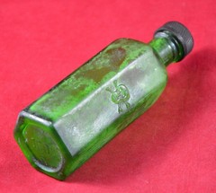 ANTIQUE OLD POISON GERMAN BOTTLE GREEN GLASS DEATH HEAD SKULL CROSSBONES Rare