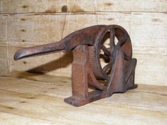 Antique Cast Iron Mechanical Apothecary Medical Pharmacy Cork Roller/Compressor