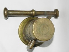 19TH CENTURY CIVIL WAR era BRASS APOTHECARY MORTAR & PESTLE w/SQUARE HANDLES.