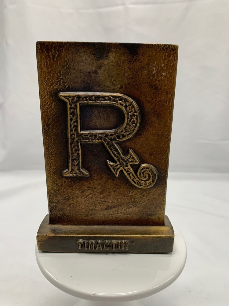 Brass Secundum Artem 1976 Plaque Paperweight With Decorative „R“ Design