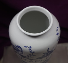 VINTAGE LILLY DRUG BLUE WHITE CERAMIC PHARMACY APOTHECARY JAR VASE U:CAELFUL:FO