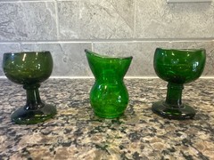 Vintage Emerald Green Glass Eye Wash Cups – Set of 6 – Apothecary Eye Baths – An