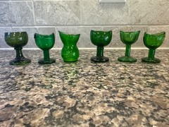 Vintage Emerald Green Glass Eye Wash Cups – Set of 6 – Apothecary Eye Baths – An