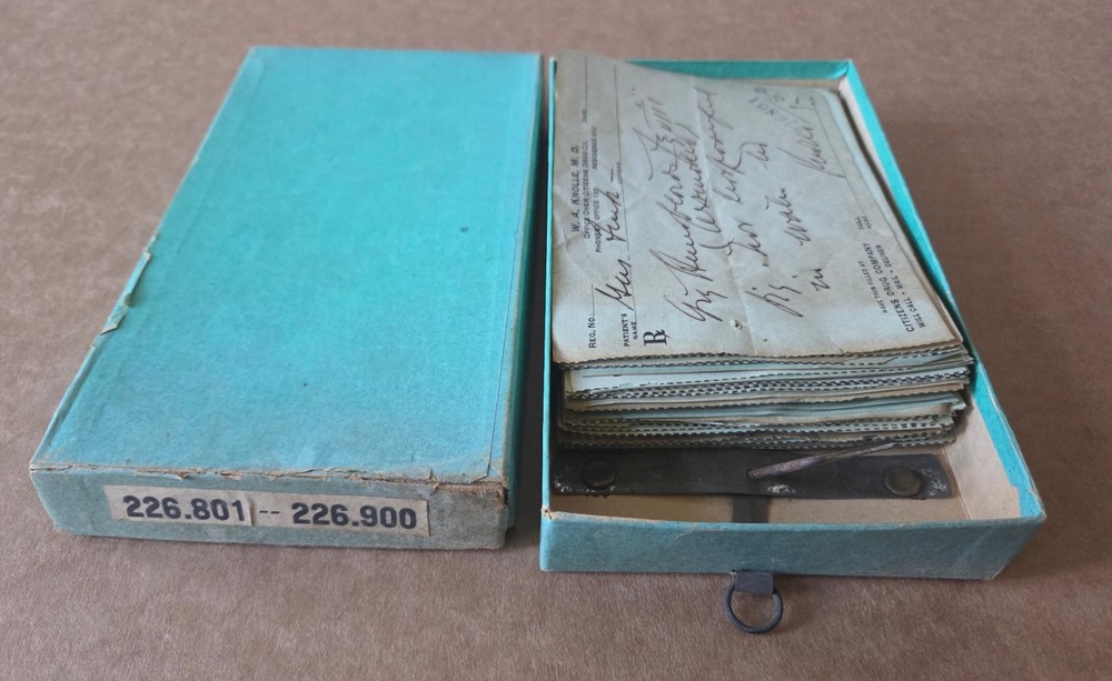 File box & 100 antique prescriptions (1926) – HEROIN, PAREGORIC, BROMIDE