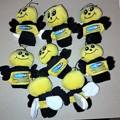 2 RARE NASONEX BEE FINGER PUPPETS PROMOTION NEW COLLECTABLE PHARMA DRUG REP NEW