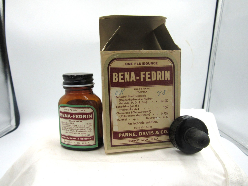BW – 1940’s Parke, Davis & CO Bena-Fedrin Detroit Mich 2 3/4 “ Medicine bottle