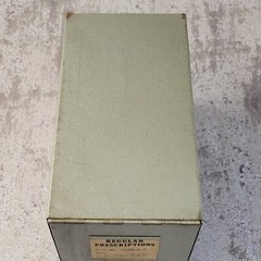 Vtg Gray Green Metal File Pharmacy Prescription Box Industrial Lift Top 9.5x6x5