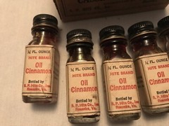 6 Original Vintage HITE BRAND Oil Cassia Cinnamon Full Bottles In Original Box