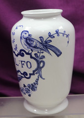 VINTAGE LILLY DRUG BLUE WHITE CERAMIC PHARMACY APOTHECARY JAR VASE U:CAELFUL:FO