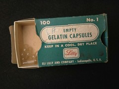 Vintage Eli Lilly Empty Gelatin Capsules No 1 Box Bilingual Pharmacy Apothecary