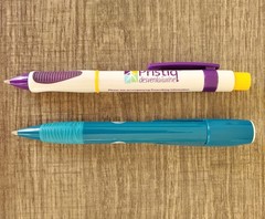 Set of 2 Drug Rep Pens – Lipitor – Pristiq – both discontinued- pharmaceutical
