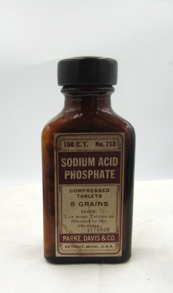 BW – 1940’s Parke, Davis & Co Detroit Mich Phosphat 3 5/8″ Amber Medicine bottle