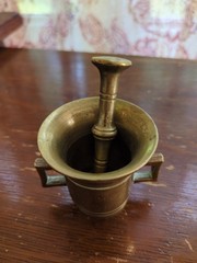 Vintage Brass Small Miniature Double Handled Mortar & Pestle (Bin 20)