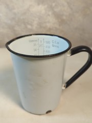 Vtg ENAMELWARE Measuring Cup Medical WHITE Pitcher 32 oz / 1000 cc Primitive
