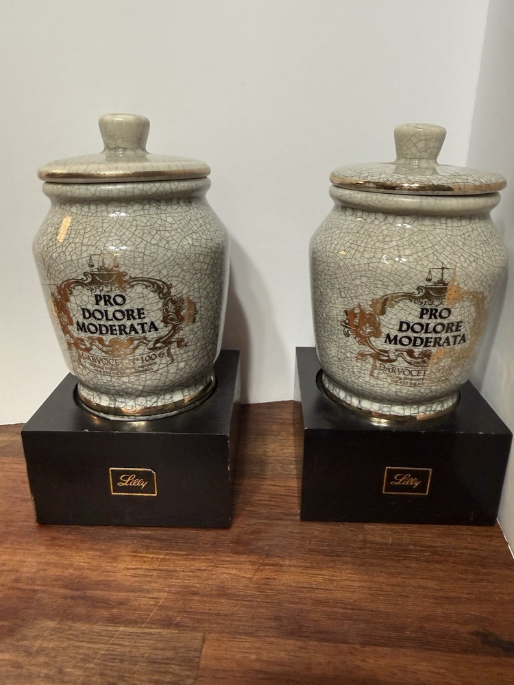 2 Vintage 1970’s Lilly Pro Dolore Moderata Apothecary Jars with Lids And Bases