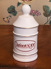 Vintage Loofisa Mexico Porcelain Darvocet N-100 Apothecary Poison Jar Bottle