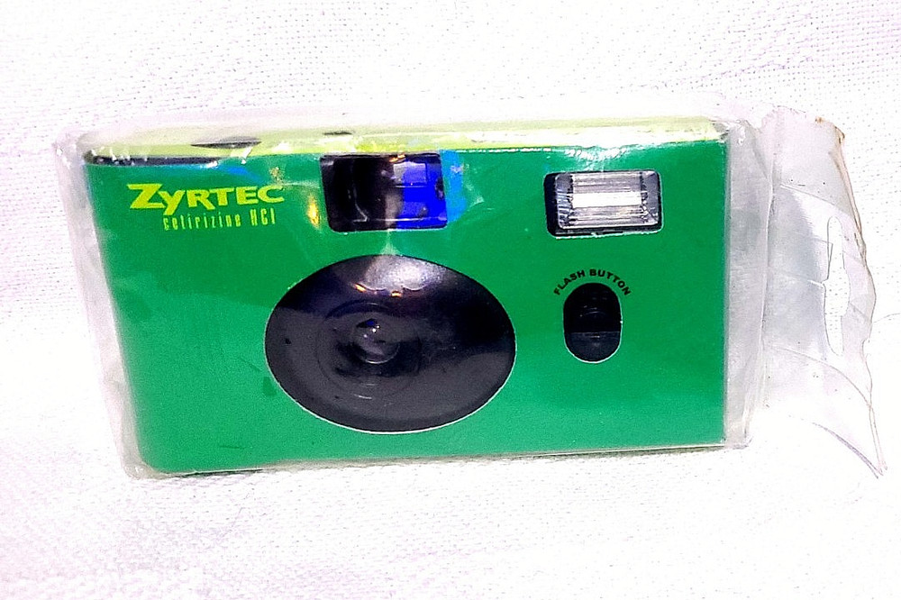 Zyrtec 35mm 400ASA Flash Camera Pharmaceutical Promo Circa Y2K 2000 24 Exposures