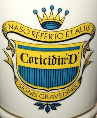 VTG RX APOTHECARY JAR MD CORICIDIN-D 6.5″ GOLD TRIM w/LATIN PHARMACY DRUG STORE