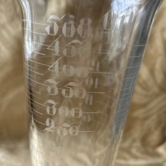 Vintage ETCHED GLASS FOOTED 16 oz 500 cc graduated chemistry BEAKER APOTHECARY