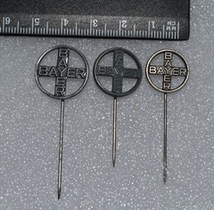 BAYER Pharmaceutical chemical company medicaments drugs vtg stick pin badge lot